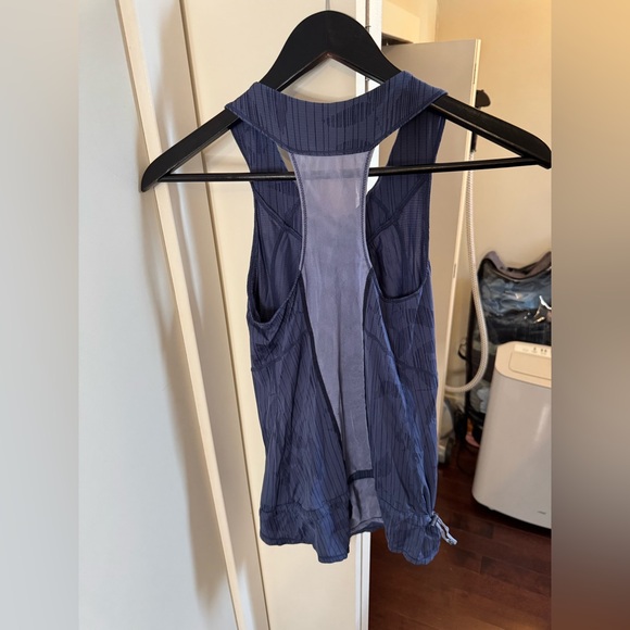 🟢LULULEMON RUN: RACE TECH BLUE TANK🟢
W1966S - Picture 3 of 10